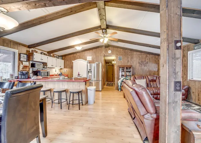 2 Fire Pits & Covered Deck: In Happy Jack! Holiday home